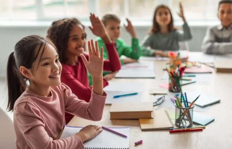 multiethnic-school-kids-in-school-768x494